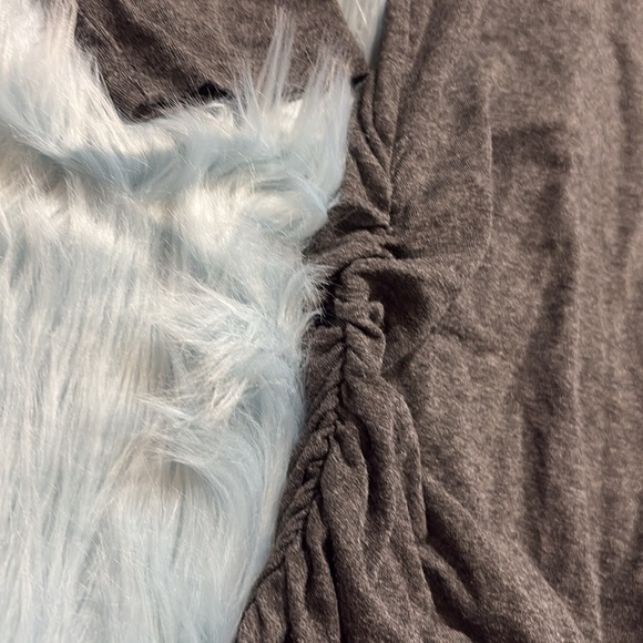 Isabella Oliver Maternity Grey V Neck Quarter Sleeve Top sz 1 - Picture 8 of 10